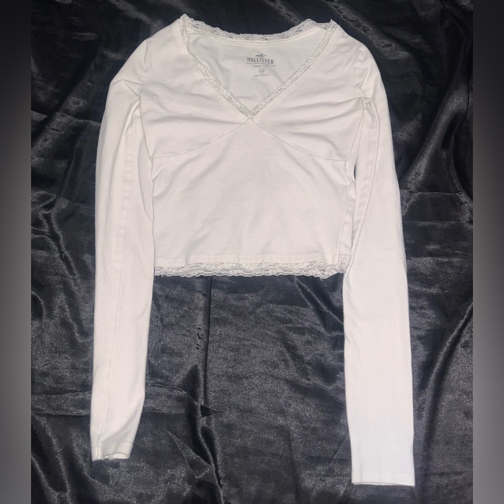 white lace long sleeve hollister crop top